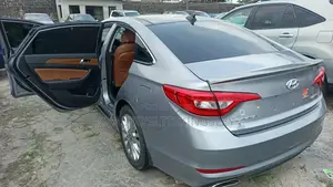 Hyundai Sonata Limited w/Brown Leather PZEV 4dr Sedan (2.4L 4cyl 6A)