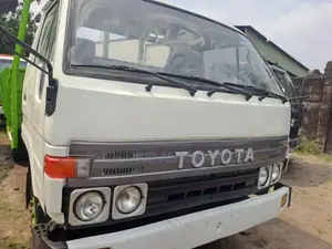 Toyota Dyna400