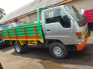Toyota Dyna 150 Pure First Body Petrol Truck