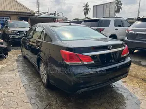 Toyota Avalon Limited Sedan FWD (3.5L 6cyl 6A) 2012 Black