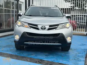 Toyota RAV4 Limited 4dr SUV AWD (2.5L 4cyl 6A) 2014 Silver