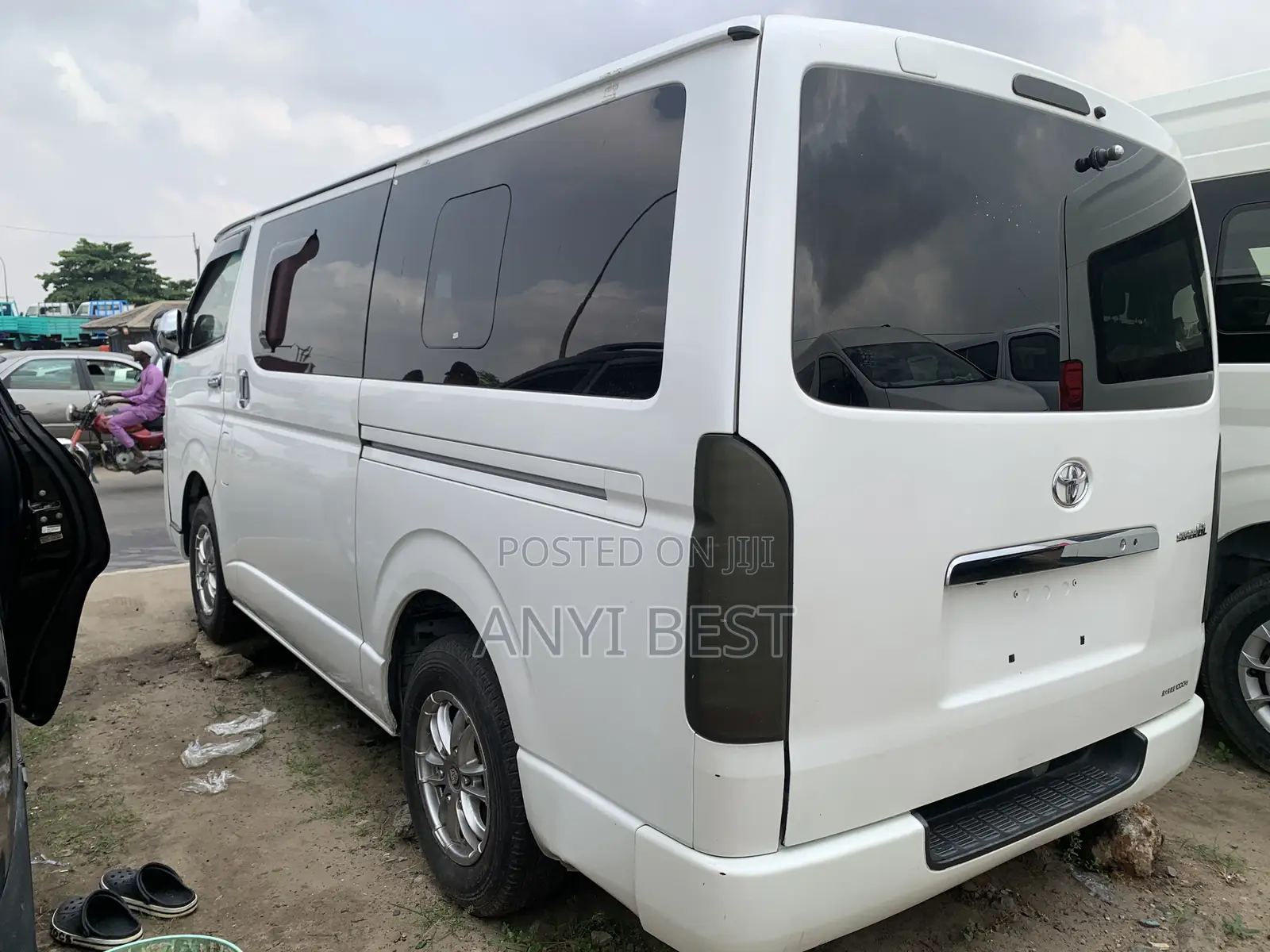 Toyota HiAce 2014 White