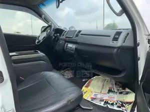 Toyota HiAce 2014 White