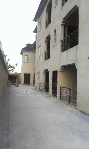 3bdrm Block of Flats in Okota for sale