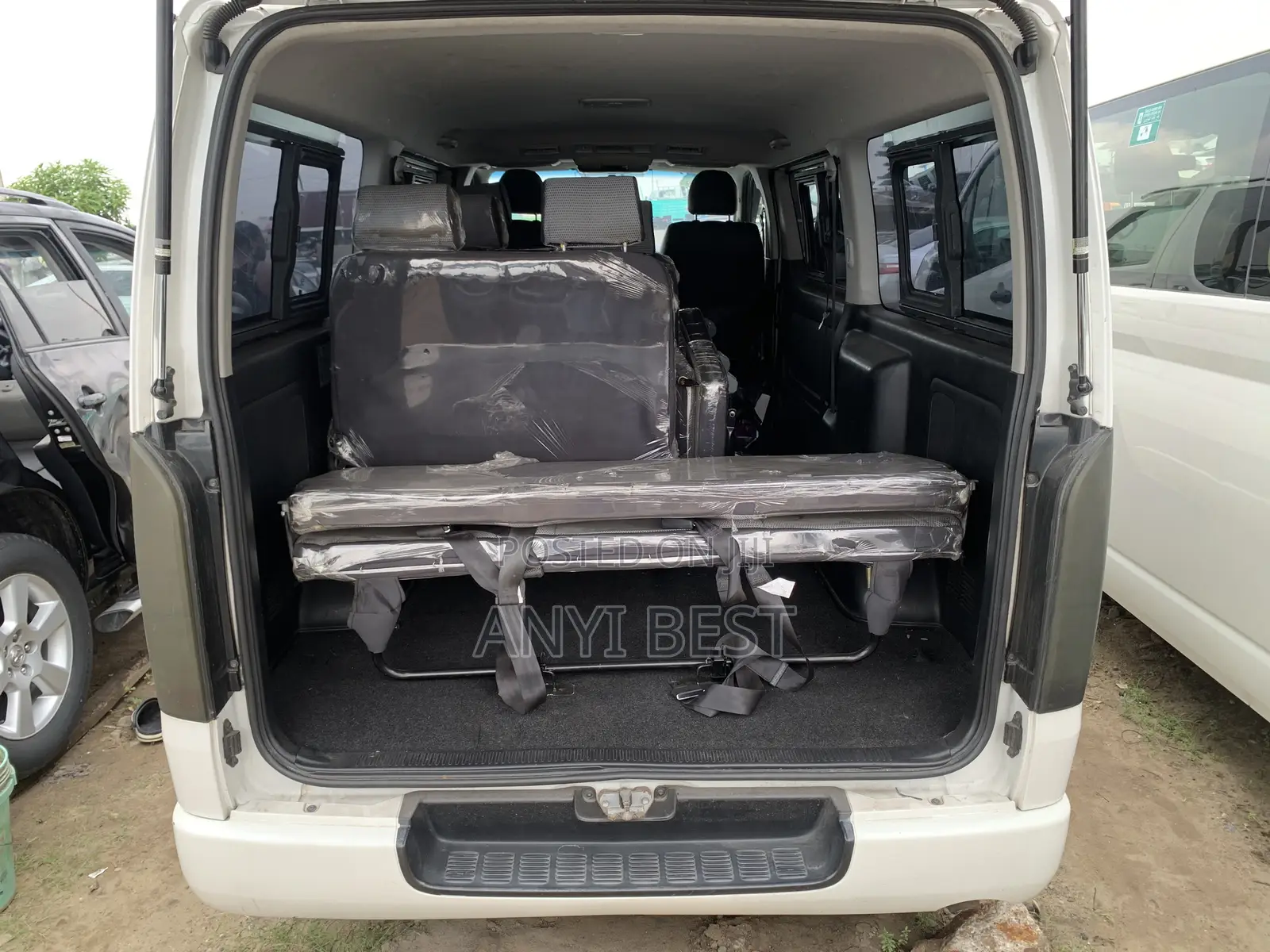 Toyota HiAce 2014 White