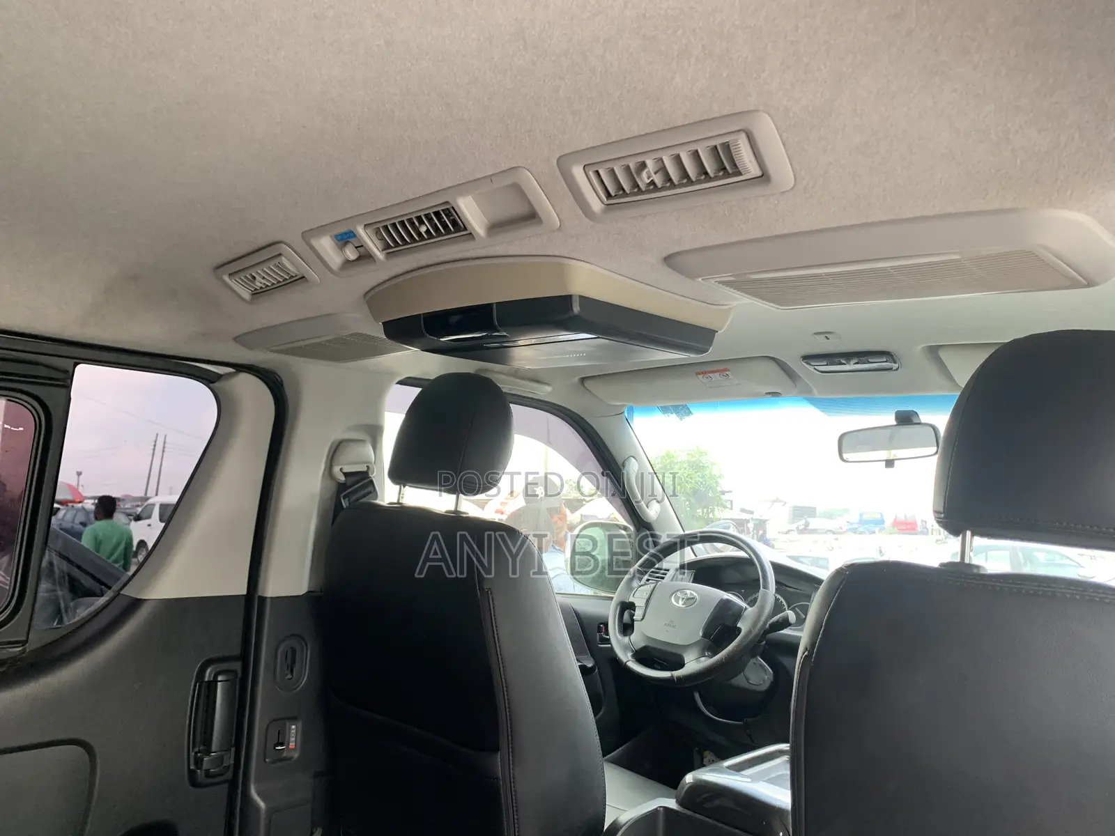 Toyota HiAce 2014 White