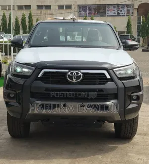 New Toyota Hilux 2025 Black