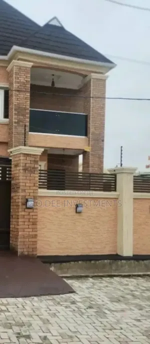6bdrm Duplex in Off Ago Palace Way for sale