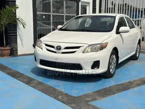 Toyota Corolla LE 4dr Sedan (1.8L 4cyl 4A) 2013 White