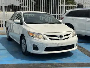 Toyota Corolla LE 4dr Sedan (1.8L 4cyl 4A) 2013 White