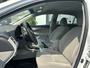 Toyota Corolla LE 4dr Sedan (1.8L 4cyl 4A) 2013 White