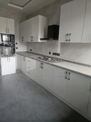 4bdrm Townhouse / Terrace in Wuye District for rent
