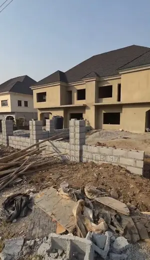 3bdrm Duplex in Lugbe District for sale