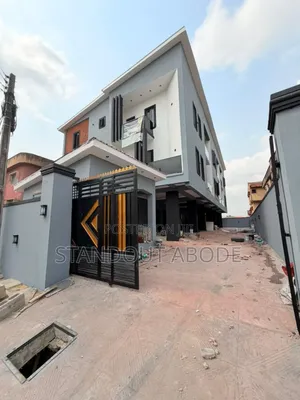 5bdrm Duplex in Airport Road, Ajao Estate for sale