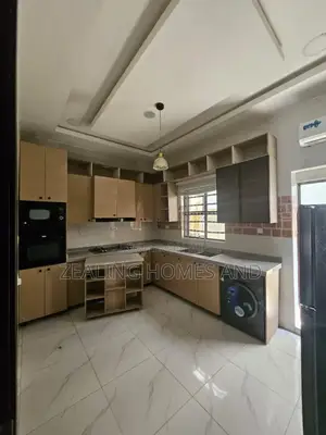 2bdrm Duplex in Pantheon Bridge, Chevron for sale