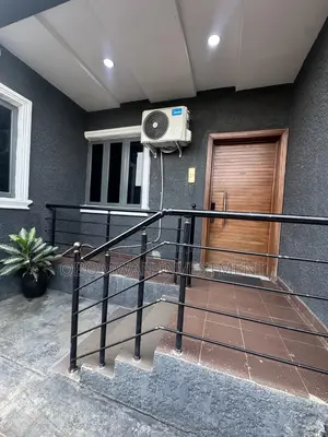 Spacious 1 Bedroom Shortlet Apartment With 24/7 Light N Snooker Board