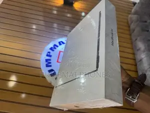 New Laptop Apple MacBook Air 2025 M4 13-Inch 16GB Apple M4 SSD 256GB