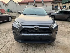 Toyota RAV4 XLE AWD 2020 Gray