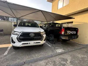 New Toyota Hilux 2025 Black
