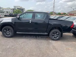 New Toyota Hilux 2026 Black