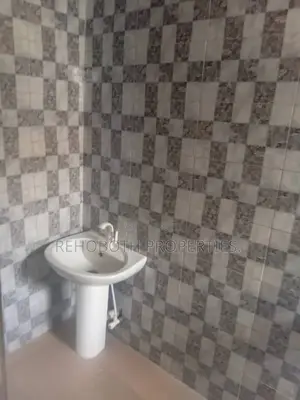 2bdrm Apartment in Kolapo Ishola, Akobo for rent