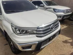 Toyota Hilux SR5 4x4 2018 White