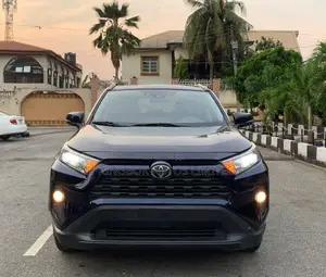 Toyota RAV4 XLE AWD 2020 Blue