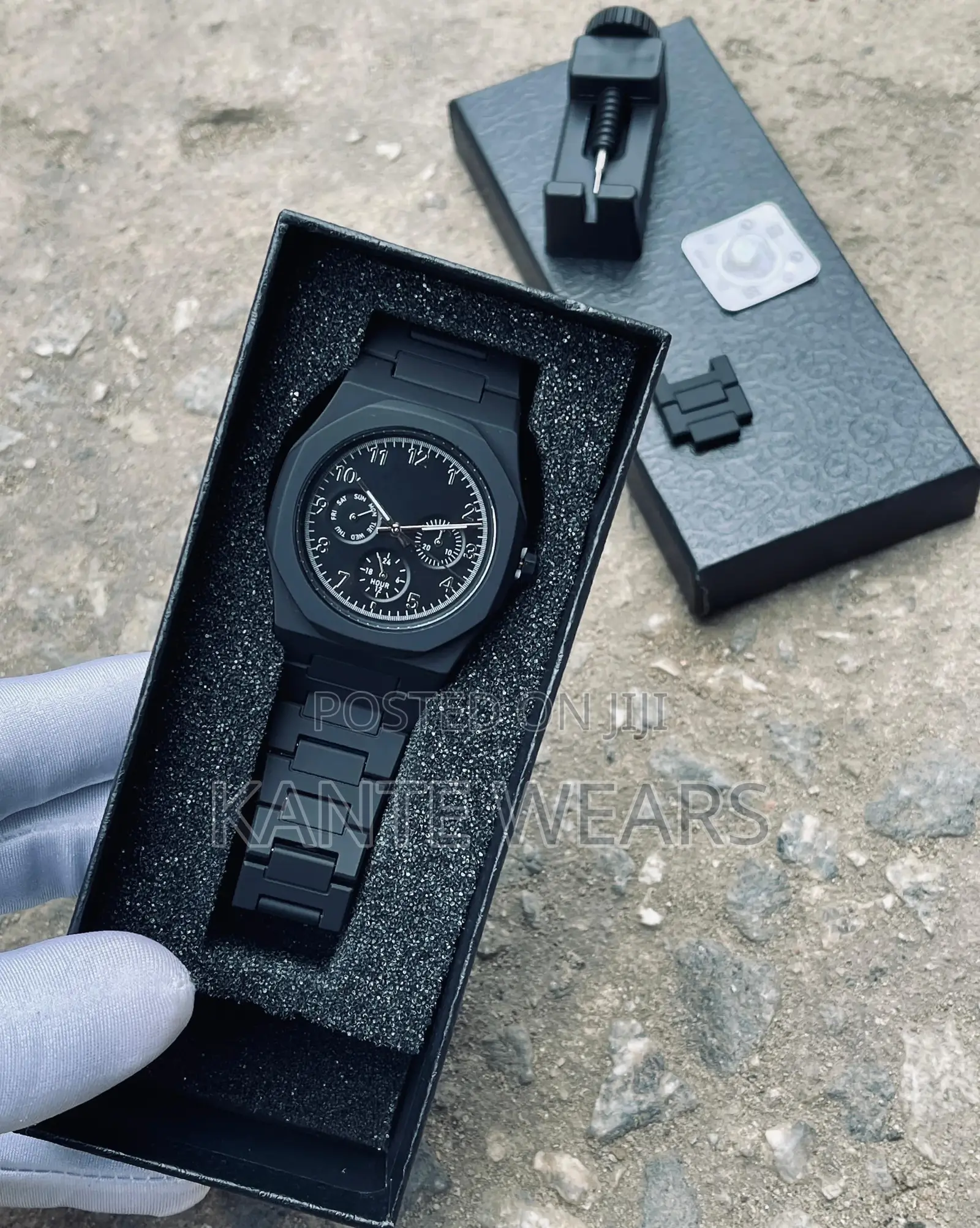 Content Wristwatch-Chain