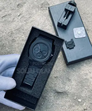Content Wristwatch-Chain