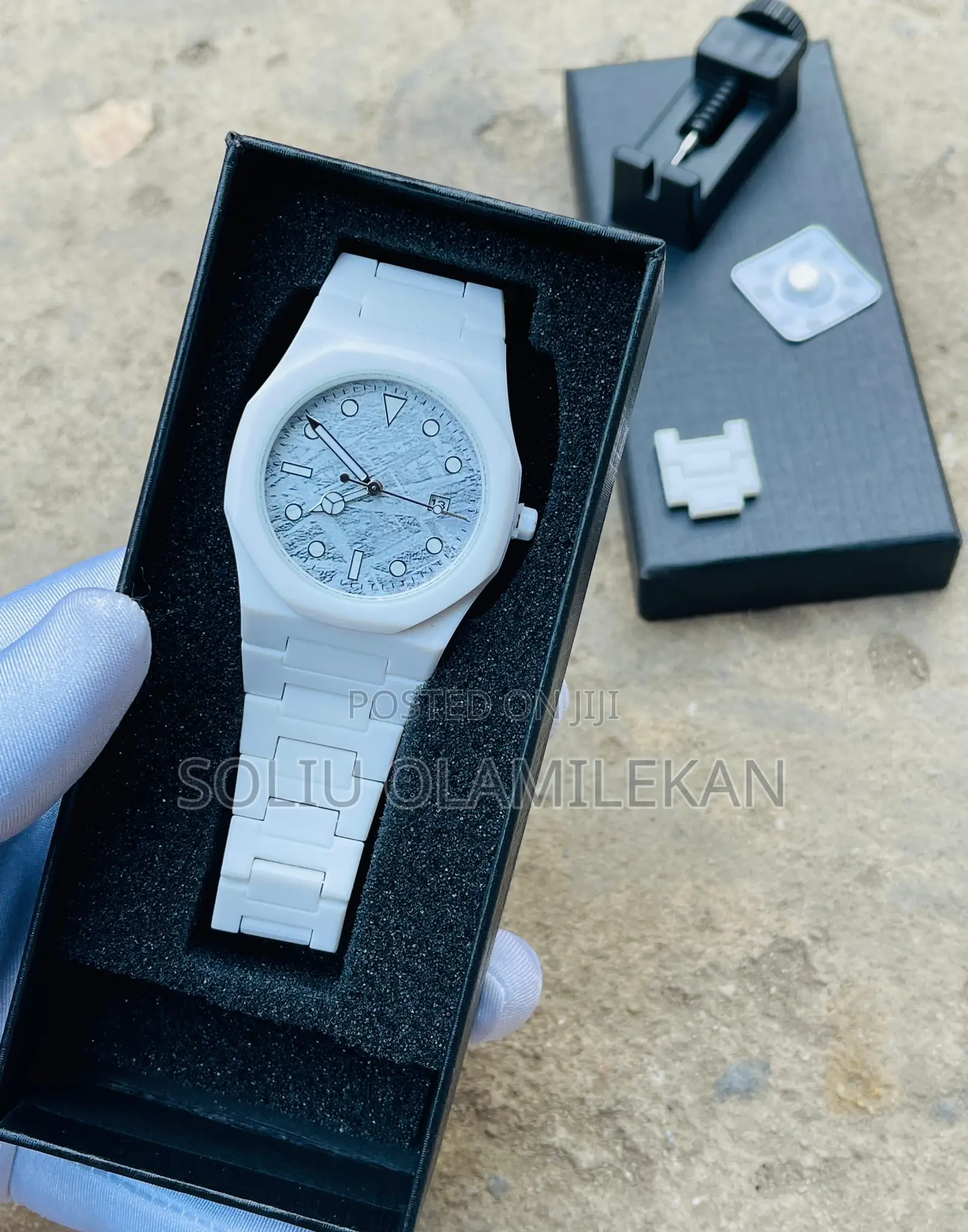 Content Wristwatch-Chain