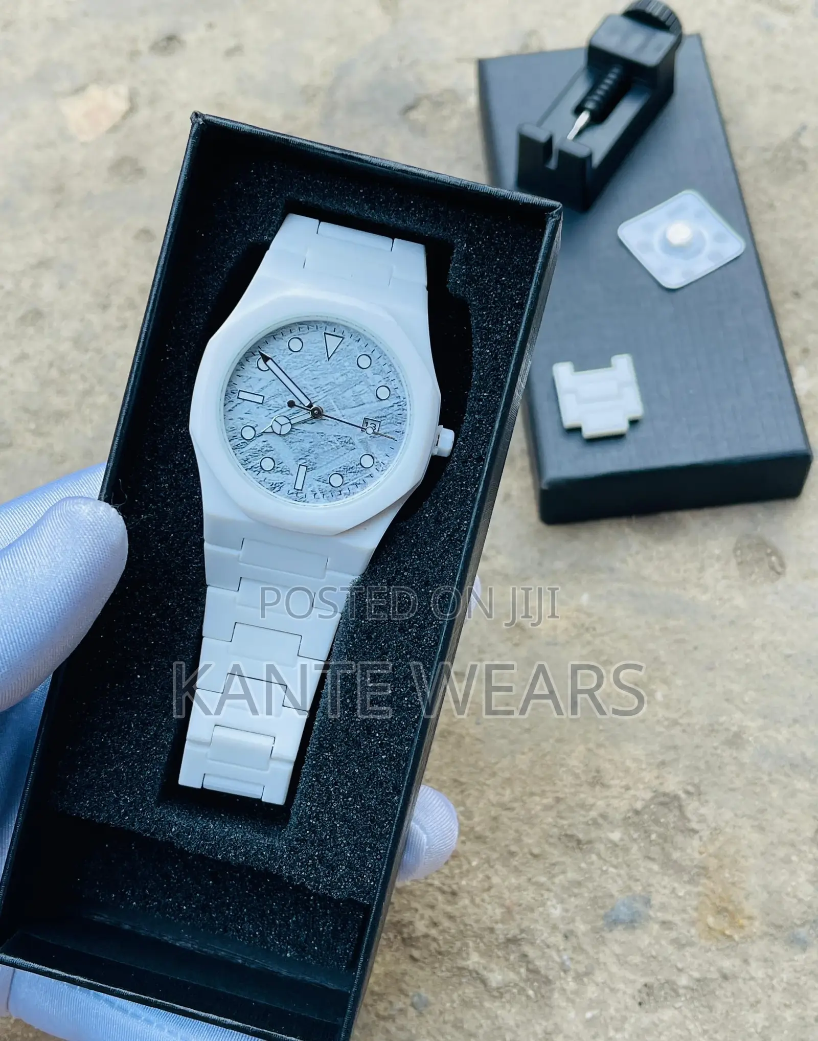 Content Wristwatch-Chain