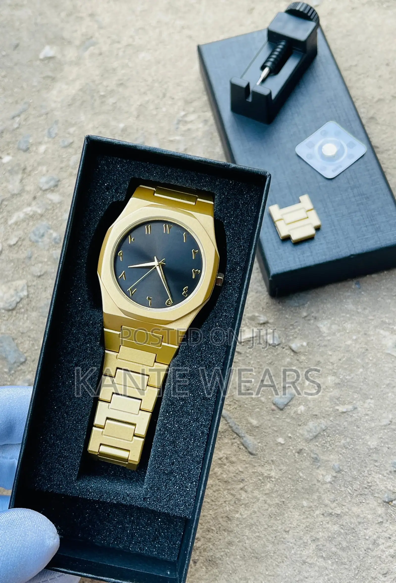 Content Wristwatch-Chain