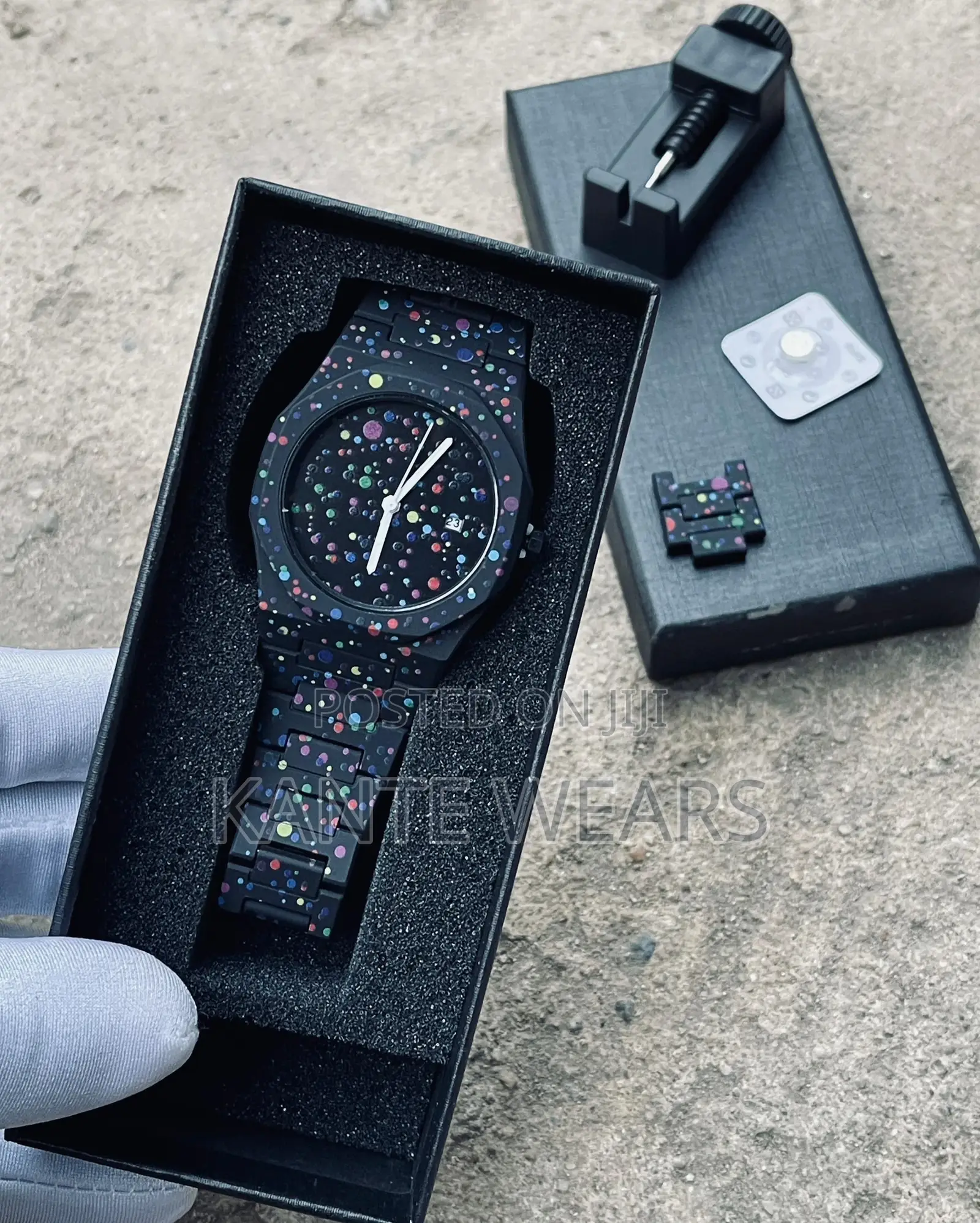 Content Wristwatch-Chain