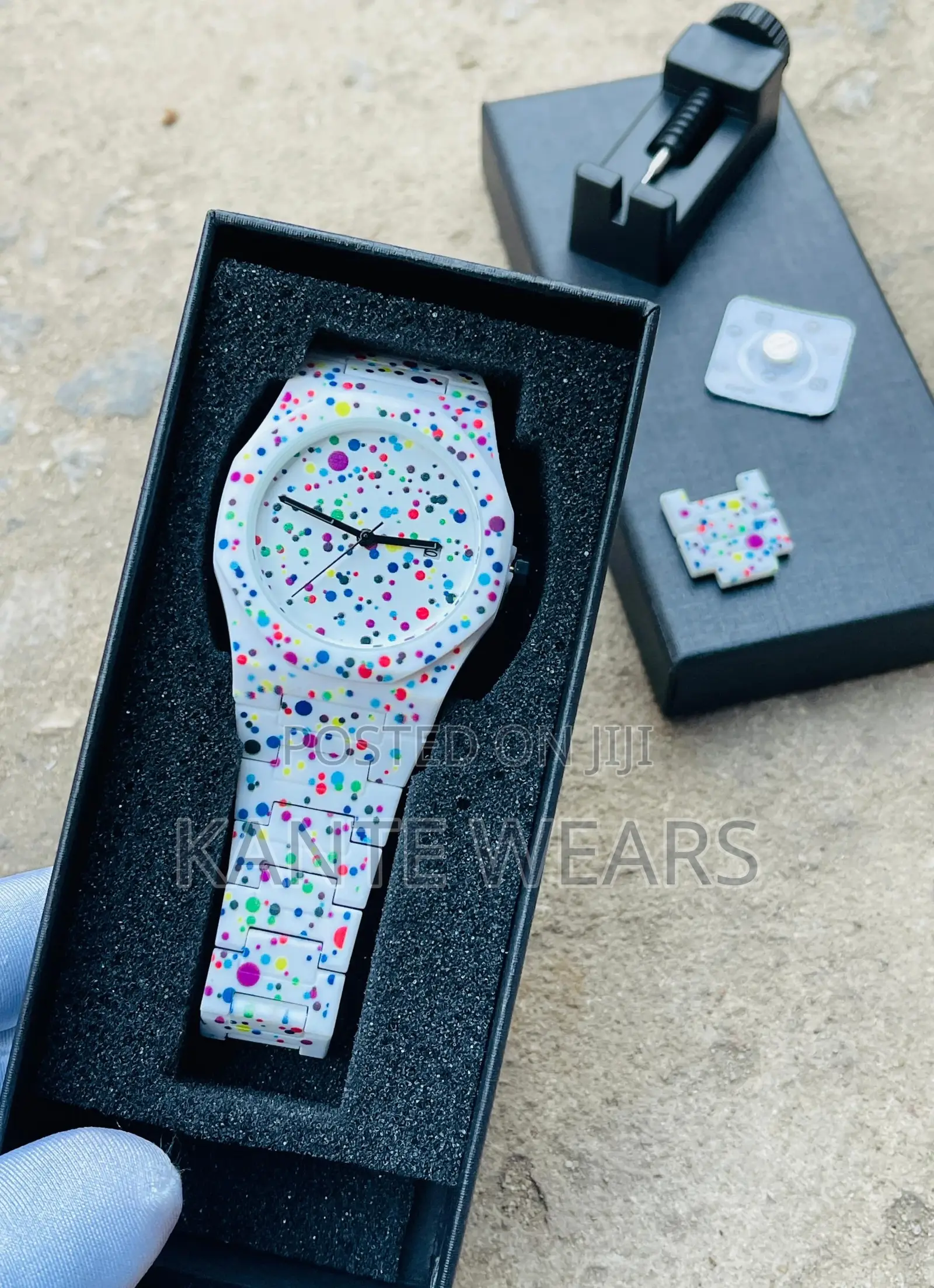Content Wristwatch-Chain