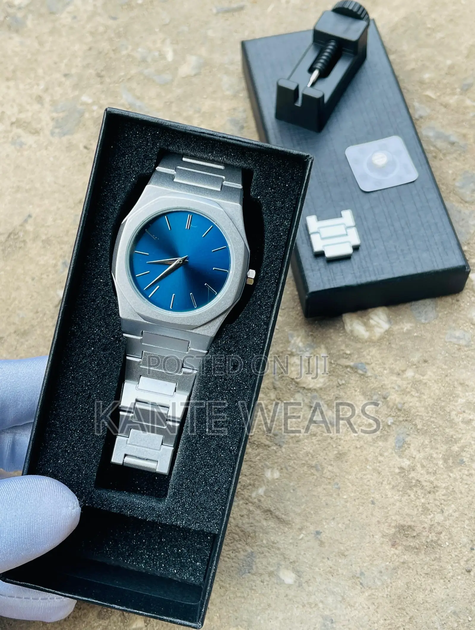 Content Wristwatch-Chain