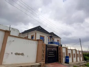 2bdrm Block of Flats in International, Alakia for sale