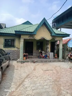 4bdrm Bungalow in Evergreen Estate, Alimosho for sale