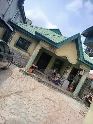 4bdrm Bungalow in Evergreen Estate, Alimosho for sale