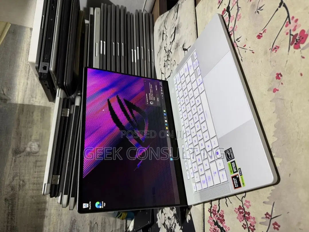 Laptop Asus ROG Zephyrus G14 32GB AMD Ryzen 9 SSD 1T