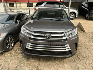 Toyota Highlander Limited Platinum 4x4 V6 (3.5L 6cyl 8A) 2018 Gray