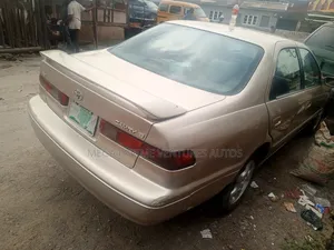Toyota Camry Automatic 1999 Gold