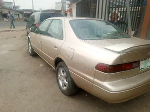 Toyota Camry Automatic 1999 Gold