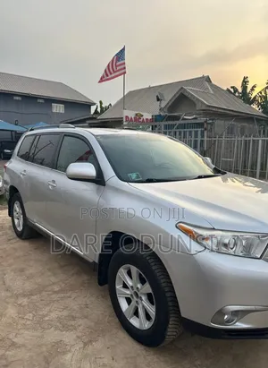 Toyota Highlander SE 2012 Silver