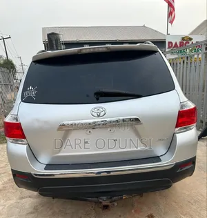 Toyota Highlander SE 2012 Silver