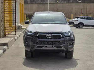 Toyota Hilux 2024 Gray