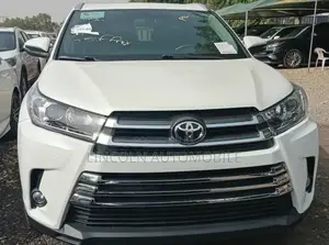 Toyota Highlander XLE V6 4x4 (3.5L 6cyl 6A) 2016 White