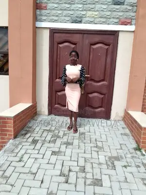 Female Hair Dresser/Stylist(With Free Accomodation