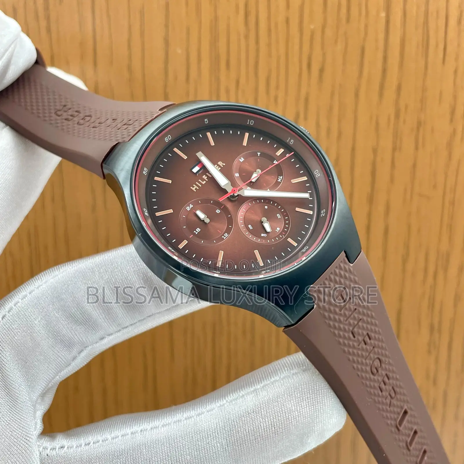 Tommy Hilfiger Luxury Rubber Wristwatch | Original, Classy & Durable