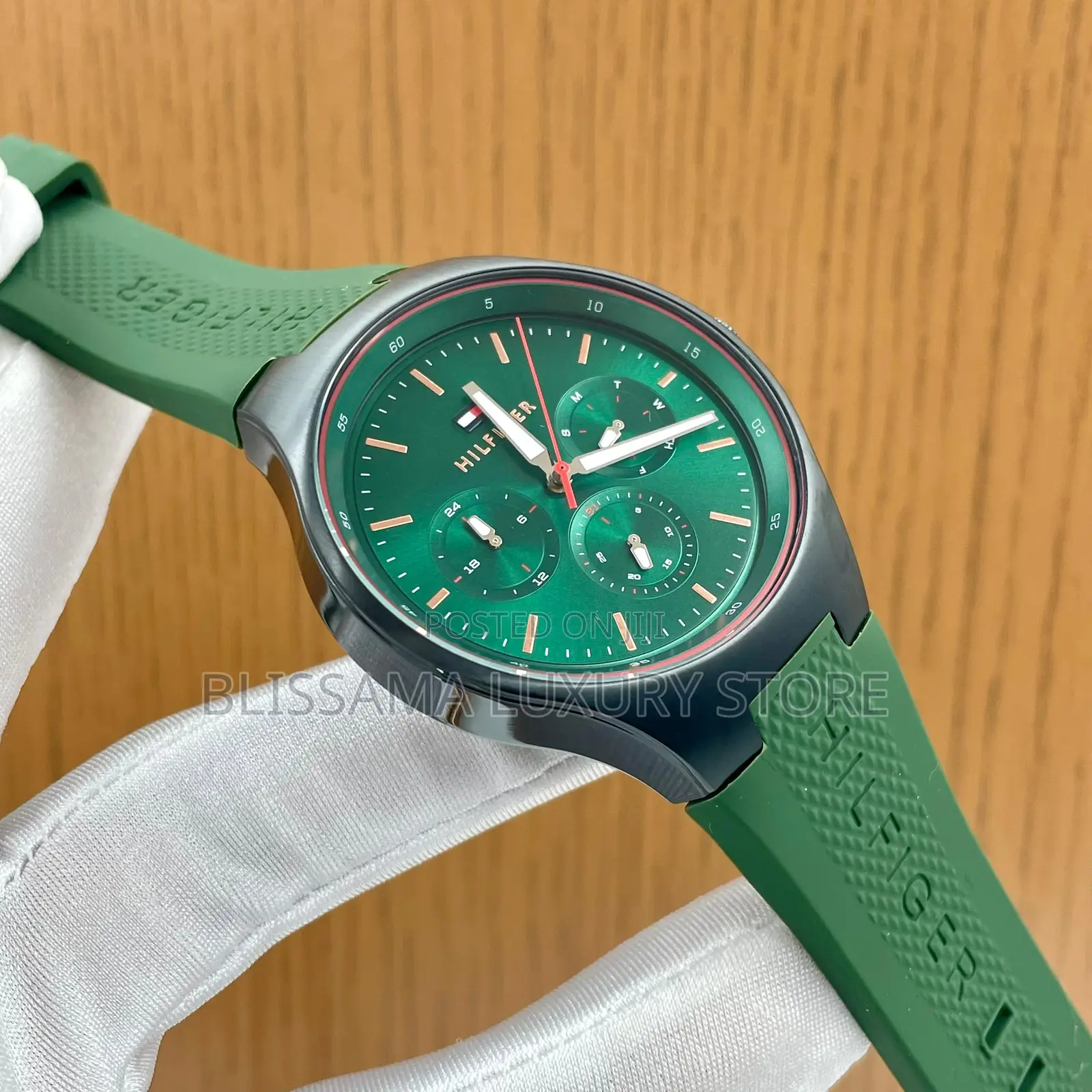 Tommy Hilfiger Luxury Rubber Wristwatch | Original, Classy & Durable