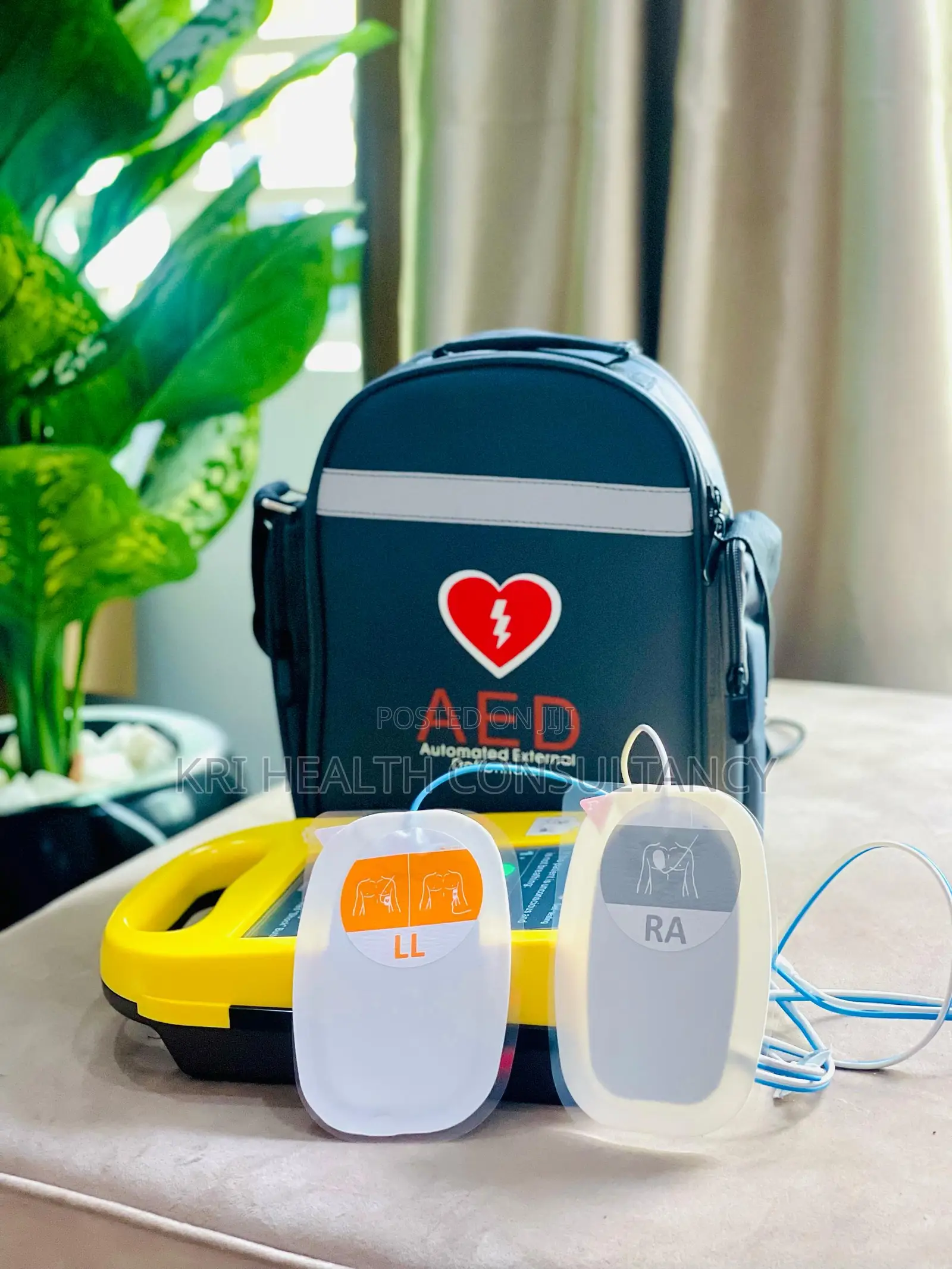 M B Aed7000s Defibrillator Machine